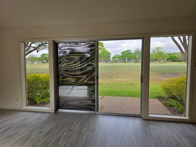 Building Photo - 406 Fox Briar Ln