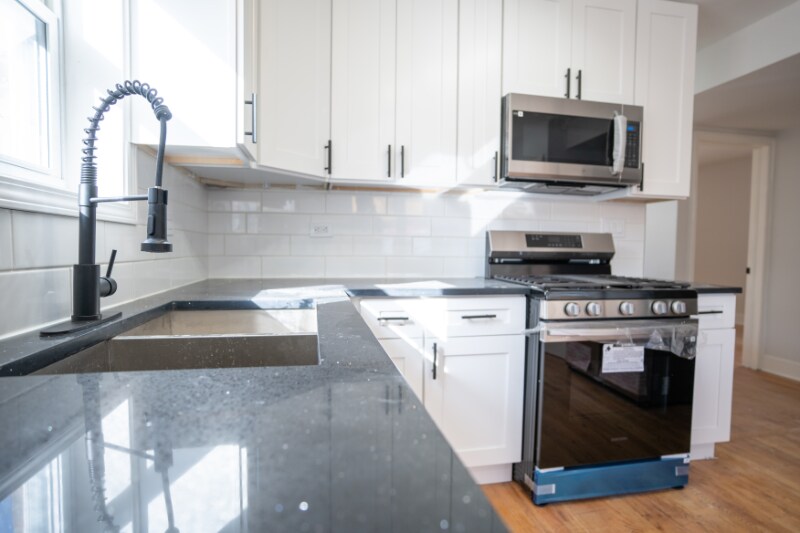 Building Photo - 5735 W Addison St