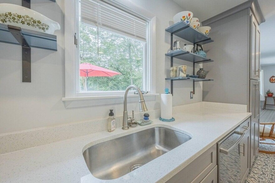 Building Photo - 635 Rivermont Rd