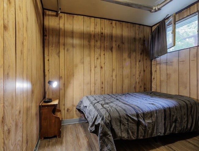 Building Photo - 914 13th St