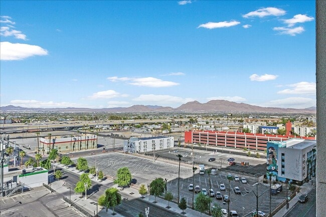 Building Photo - Luxury High-Rise Condo on Downtown Fremont Street!