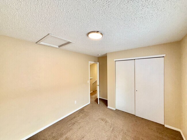 Building Photo - 6050 Emma Ln