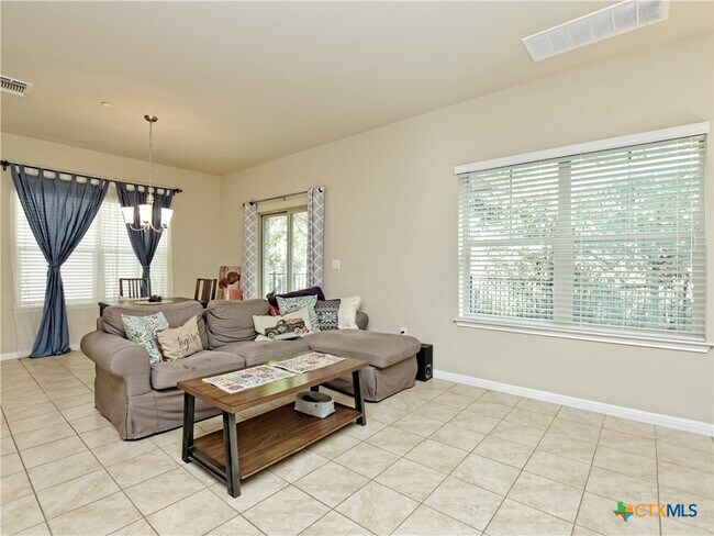 Building Photo - 516 E Slaughter Ln