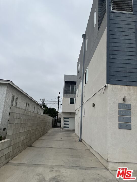 Building Photo - 1861 S Curson Ave