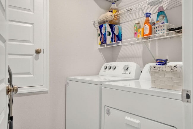 Building Photo - 535 Mary Lou Way