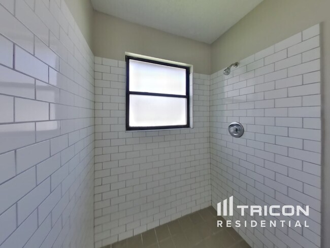 Building Photo - 2660 Malibu Cir
