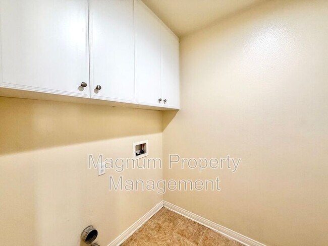 Building Photo - 29998 Couples Ave