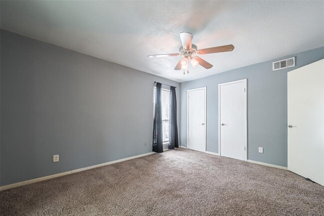 Building Photo - 17331 Red Oak Dr
