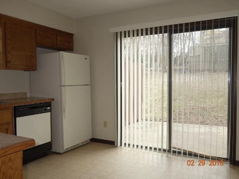 Building Photo - 16109 W 141st Terrace