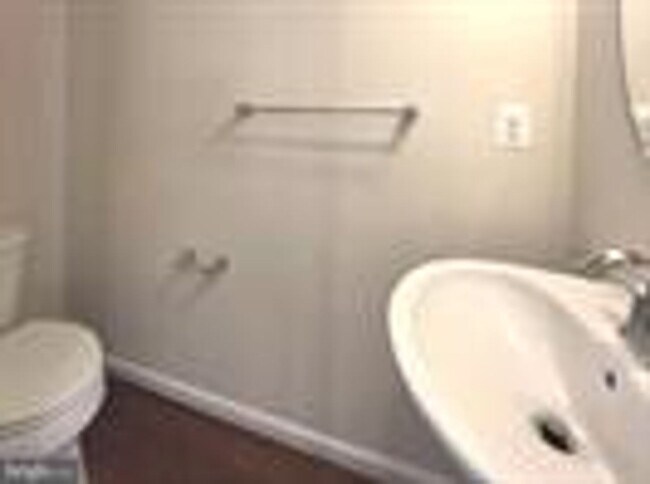 Building Photo - Beautiful 3bd 2/2bths town home in Summerfield Village!