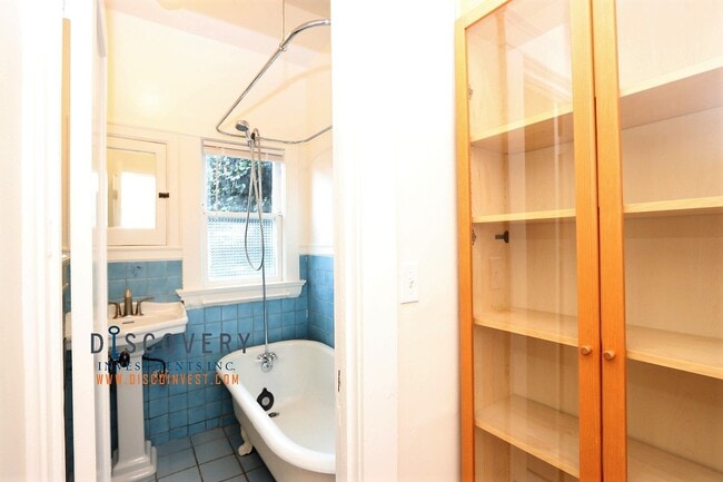 Building Photo - Charming South Berkeley Home for Lease