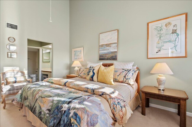 Building Photo - 143 Bay Colony Dr N