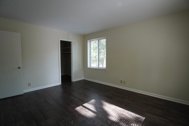 Building Photo - 2601 Hillsboro Pike