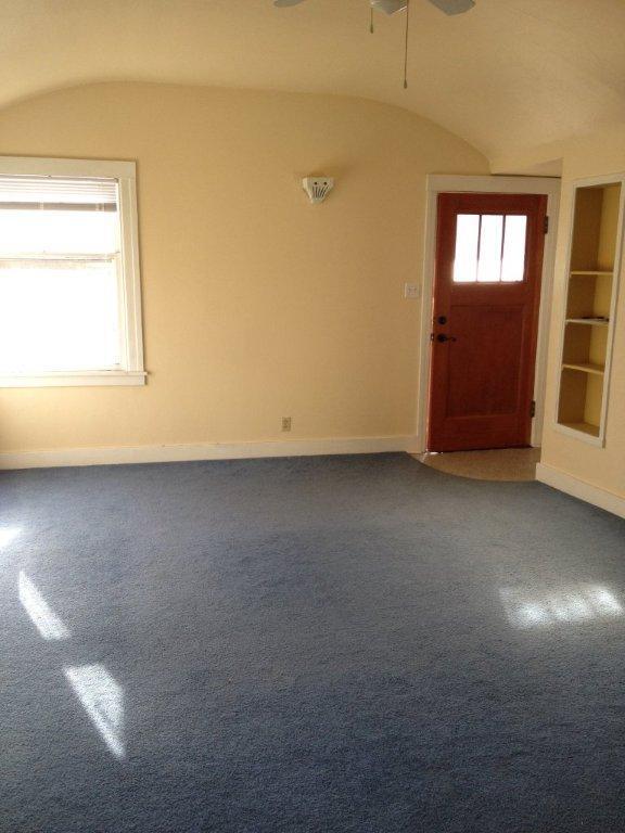 Building Photo - 2 Bedroom plus a sun room | 1  Bathroom