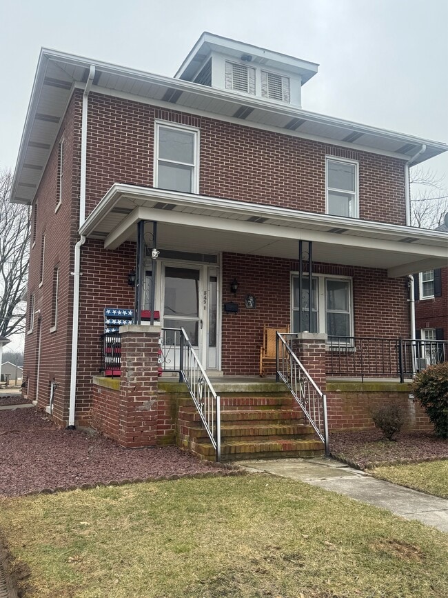 Building Photo - 549 E King St