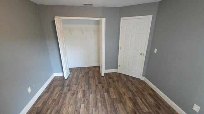 Building Photo - One Story Home in Royal Ridge, Davenport