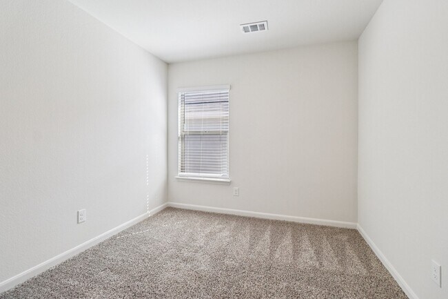 Building Photo - 3909 Crown Ct