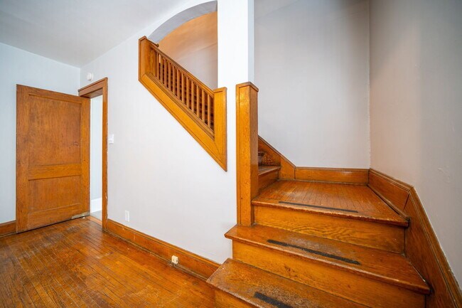 Building Photo - 838 Dennison Ave