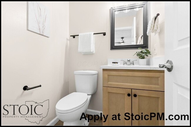 Building Photo - 1860 Meadowlawn Dr