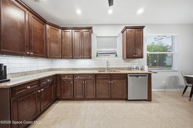 Building Photo - 2039 Tullagee Ave