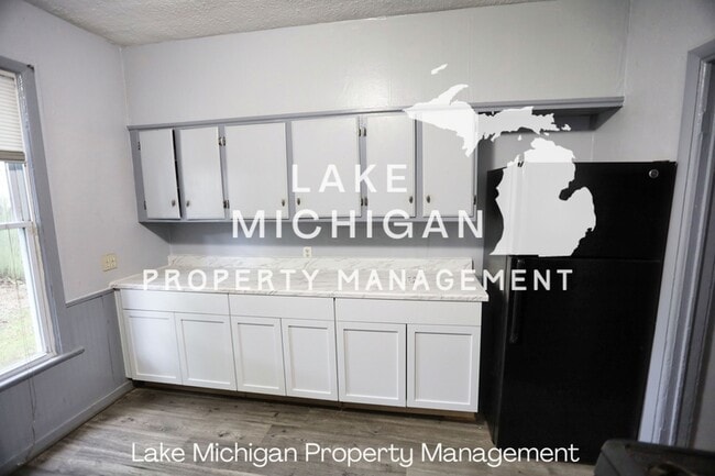 Building Photo - 744 Lake Michigan Dr NW