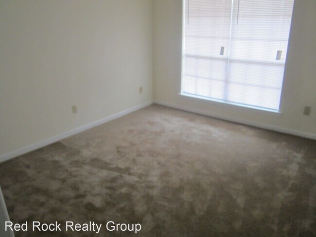 Building Photo - 1639 11th Pl S