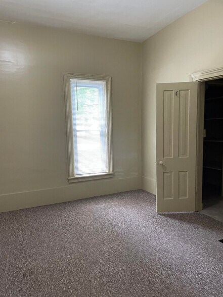 bedroom with carpet - 723 S Pennsylvania Ave