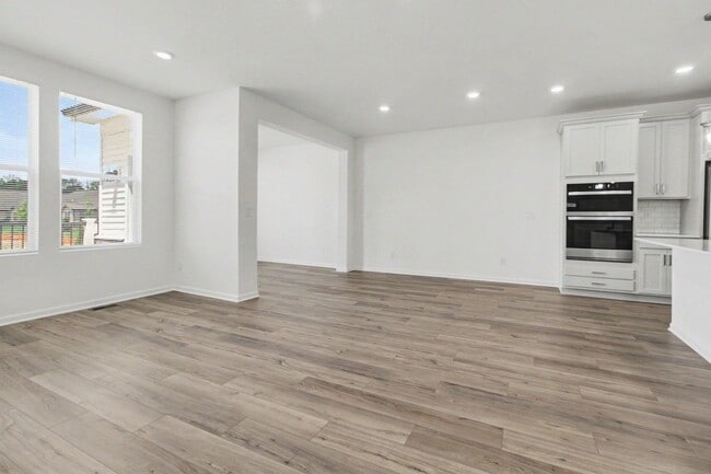 Building Photo - 5660 Corgi Dr
