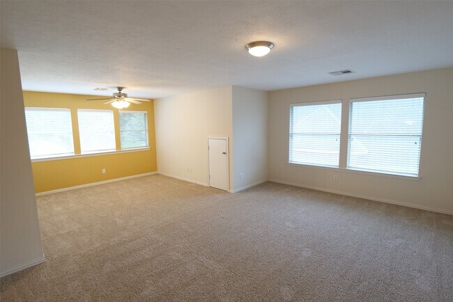 Building Photo - 22719 Sierra Lake Ct