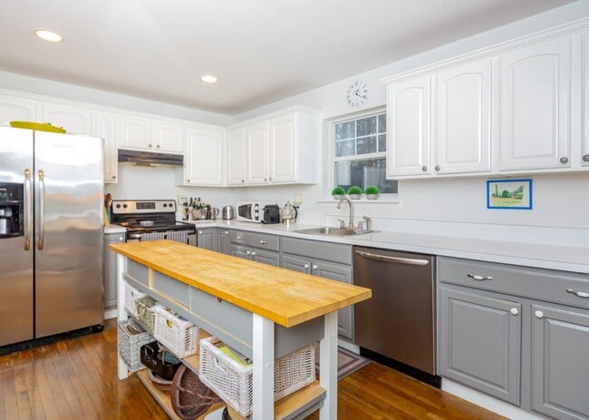 Building Photo - 98 Thomas Ave