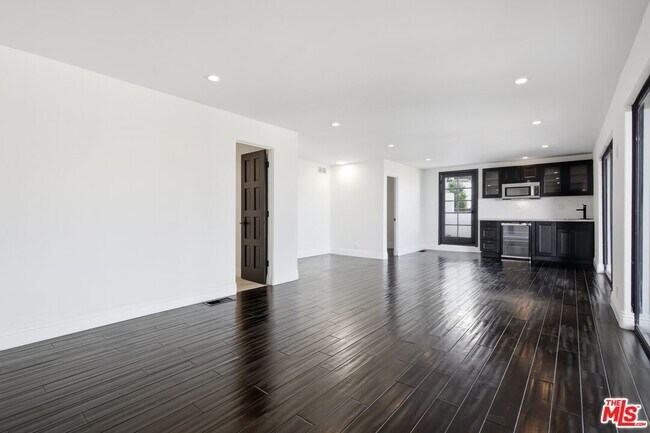 Building Photo - 8908 Appian Way