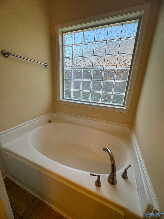 Building Photo - 475 E Mossyleaf Dr SW