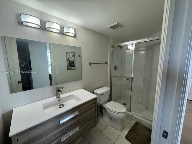 Building Photo - 3500 Mystic Pointe Dr
