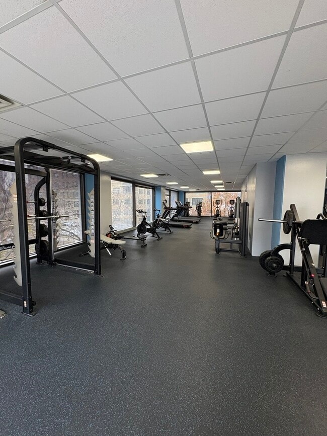 Building Photo - 4343 N Clarendon Ave