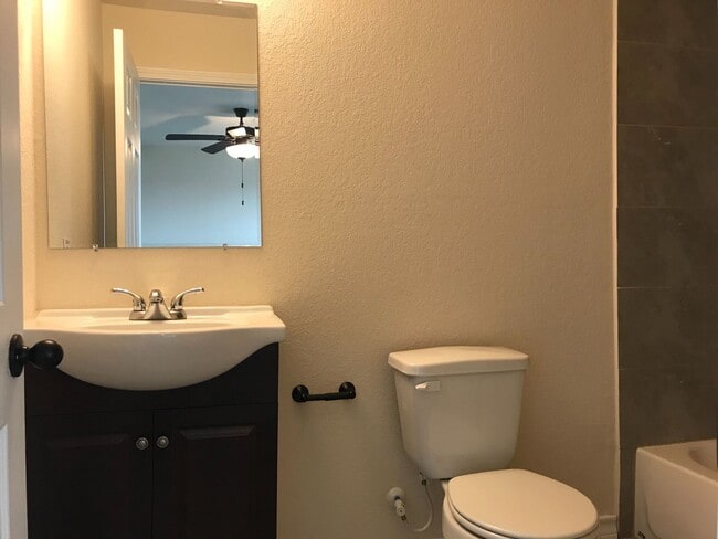 Building Photo - Town home for rent
