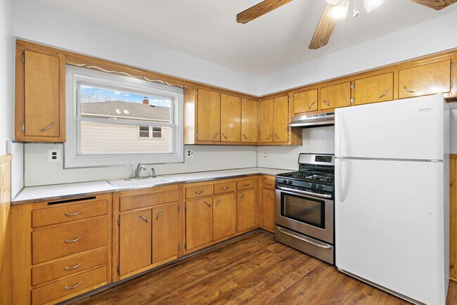 Building Photo - 70 2nd Ave