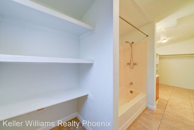 Building Photo - 2 br, 1 bath House - 9316 East Balsam Aven...