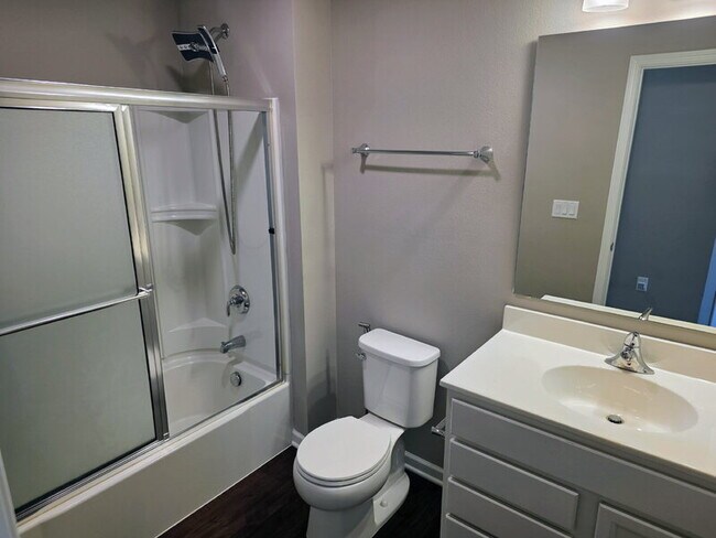 Building Photo - 2316 Hazeltine Pl