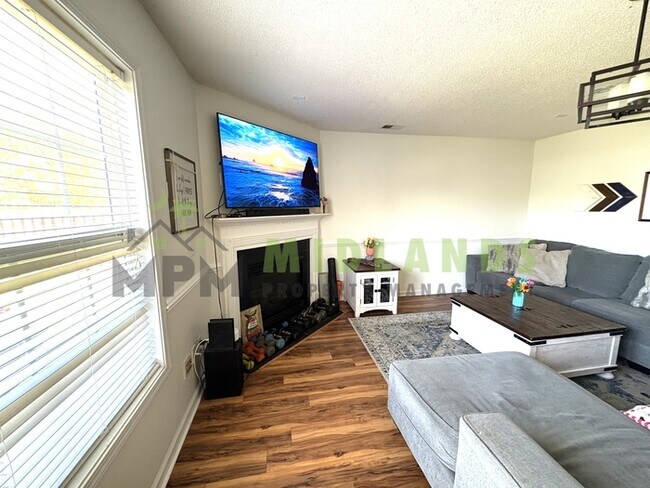 Building Photo - 233 Seabiscuit Ln