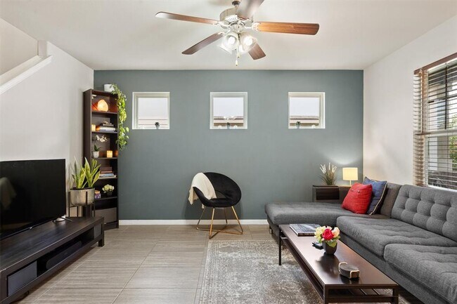 Building Photo - 369 S Brook Dr