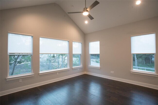 Building Photo - 3018 Sunridge Dr