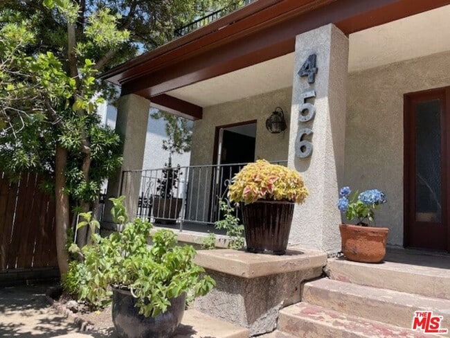 Building Photo - 456 S Wilton Pl