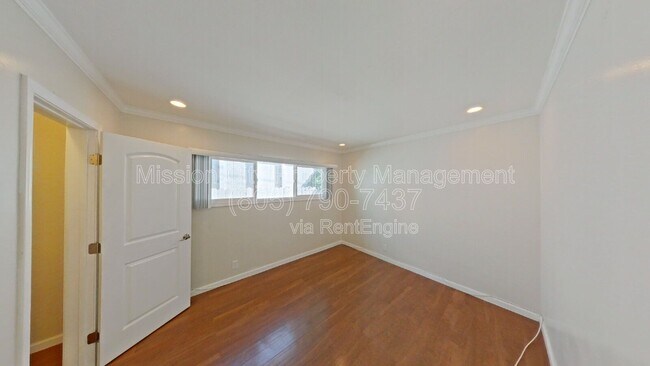 Building Photo - 515 N Alisos St