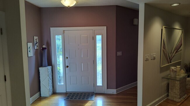 Building Photo - 423 Brightwood Dr
