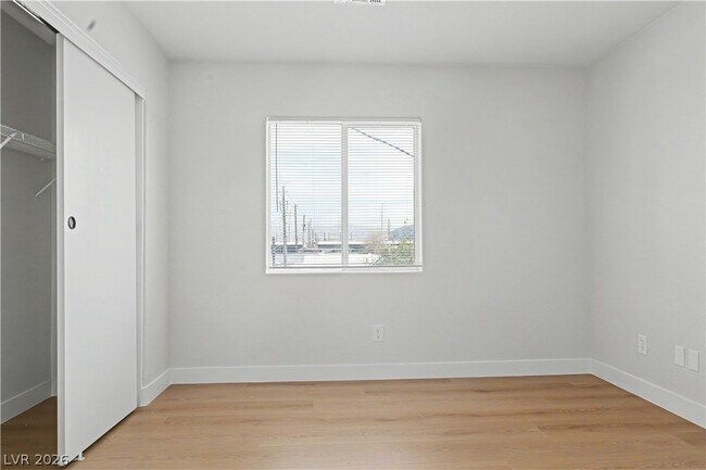 Building Photo - 5162 Paradise Skies Ave