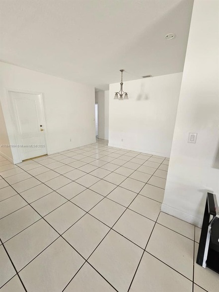 Building Photo - 13941 SW 13th St