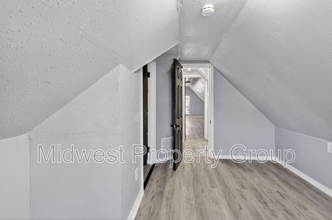 Building Photo - 6619 Etzel Ave