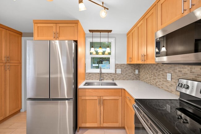 Building Photo - Welcome Home to Comfort and Charm in Blaine, WA!