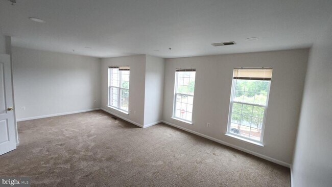 Building Photo - 103 Swallow Pointe Court