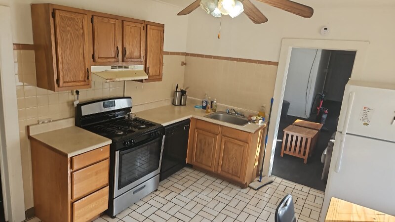 Building Photo - 163 Oak St